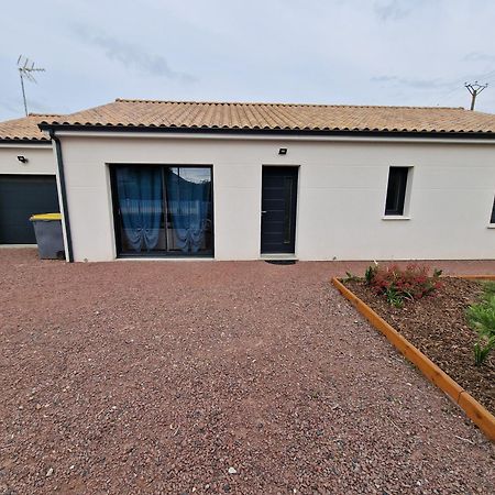 Coeur De Village Commerces Proximite Center Parcs Les-Trois-Moutiers ภายนอก รูปภาพ